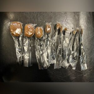 Makeup Brush Set in Brown and Black - 10 Pieces